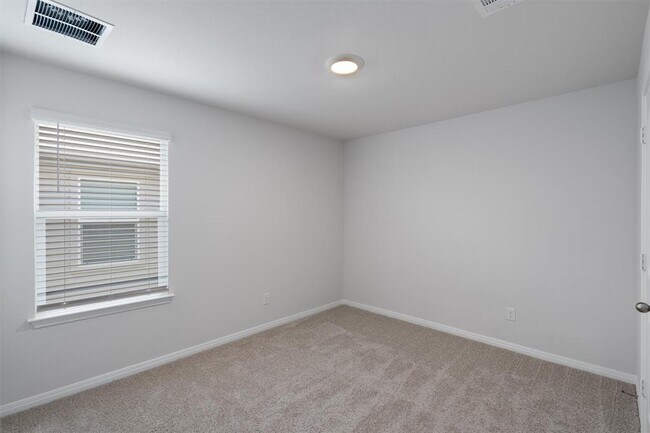 Building Photo - 318 Evergreen Sumac Lp
