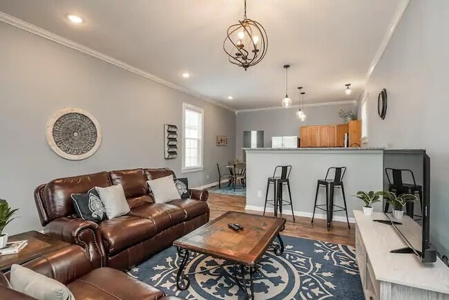 Building Photo - 466 E Brandeis Ave