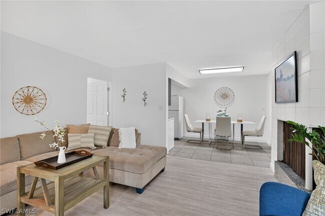 Building Photo - 1189 6th Ln N