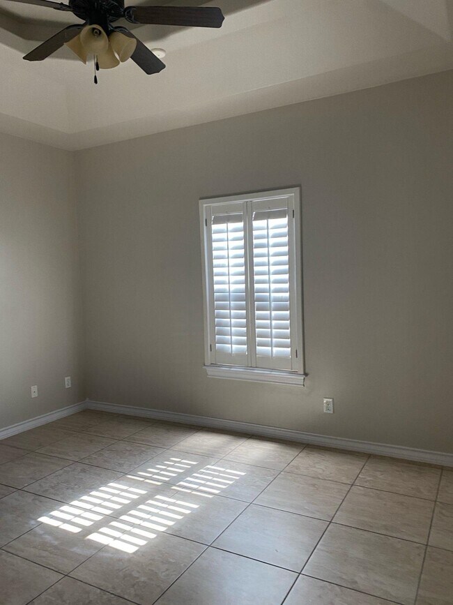Building Photo - 3135 Conde Dr