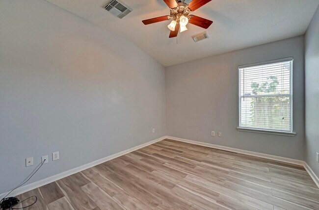 Building Photo - 26435 Marble Falls Bend