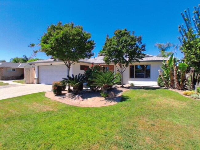 Building Photo - Updated Single-Story 3BR Home with Spacious Living Areas & Convenient Location!