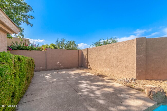 Building Photo - 13232 W Edgemont Ave