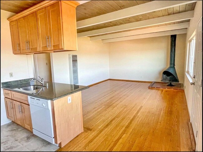 Building Photo - New: 2Bd Water View Flat in Sausalito