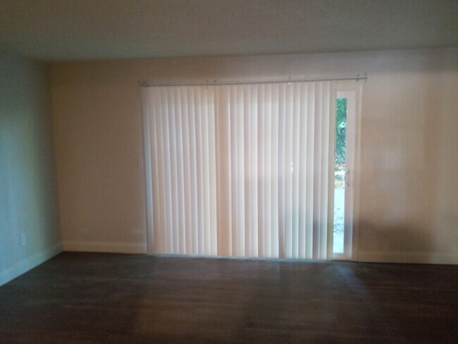 Building Photo - 824 Bridge St