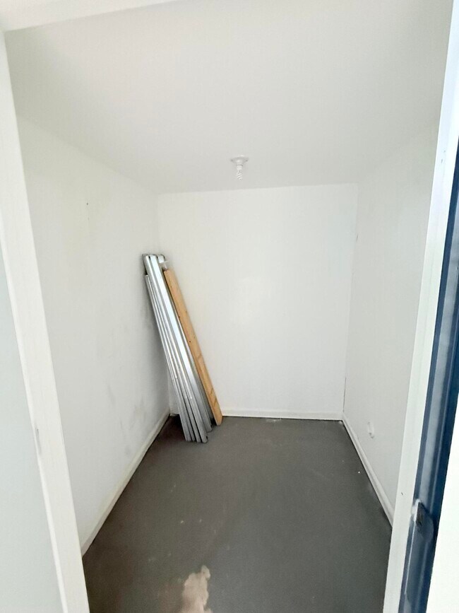 Building Photo - 1635 Woodbridge Lakes Cir