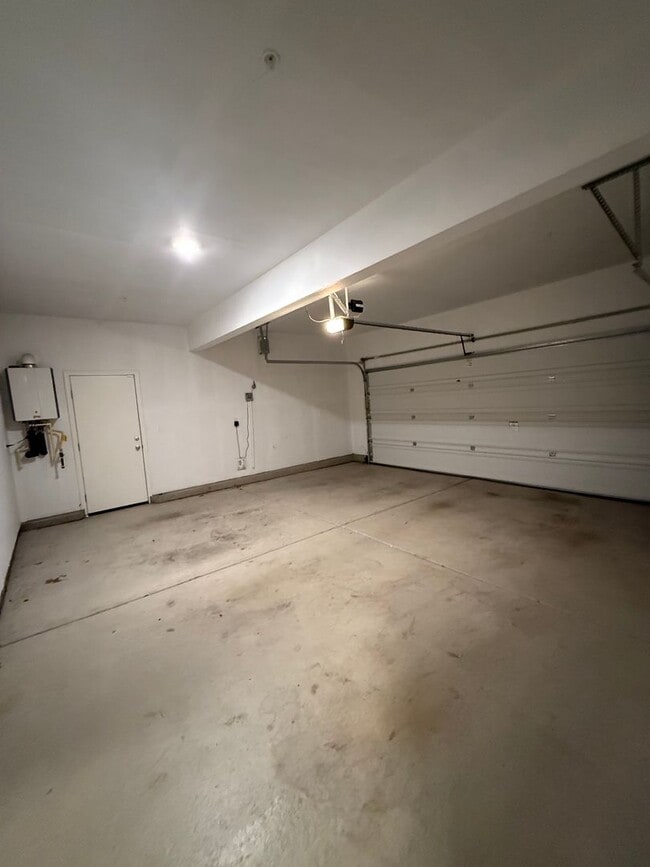 Building Photo - Half month Off!  Nice home with a huge back yard