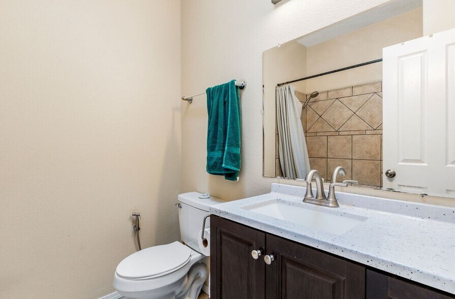 Building Photo - 1221 Paisano St NE