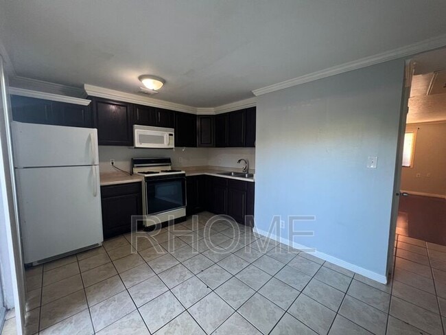 Building Photo - 1420 Lancelot Dr
