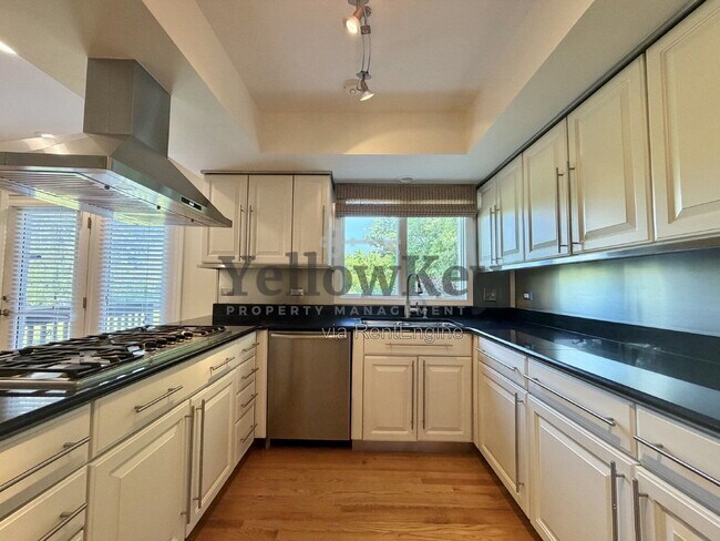 Building Photo - 11121 Indian Woods Dr