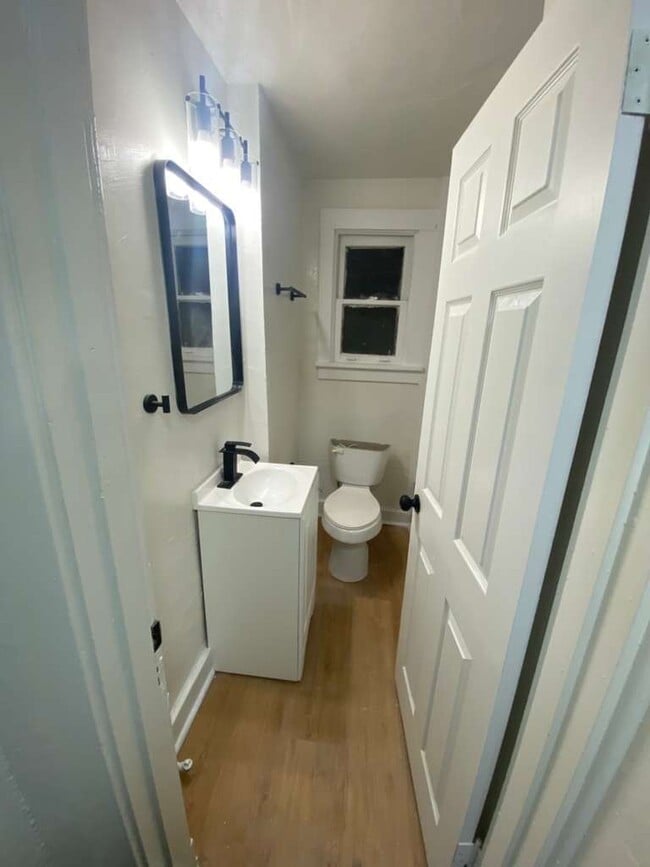 Building Photo - 1214 Belmont St