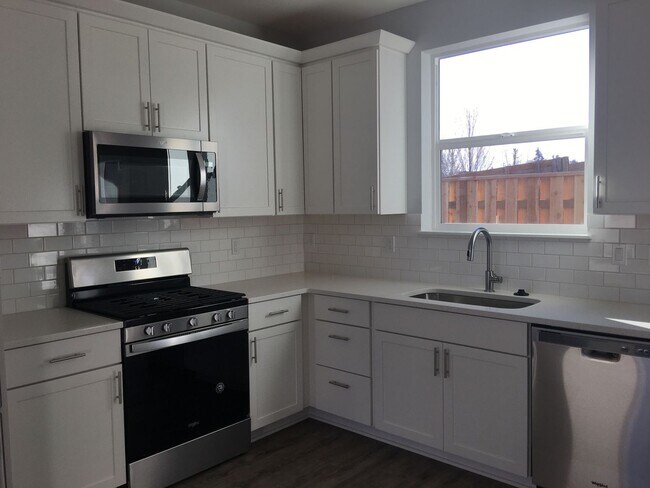 Building Photo - Brand New 3 Bedroom