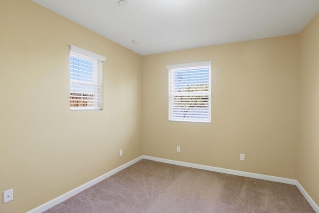 Building Photo - 659 Upton St