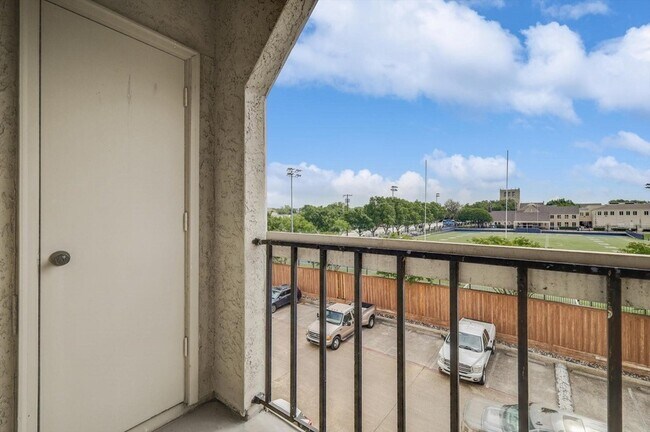 Building Photo - 4800 W Lovers Ln