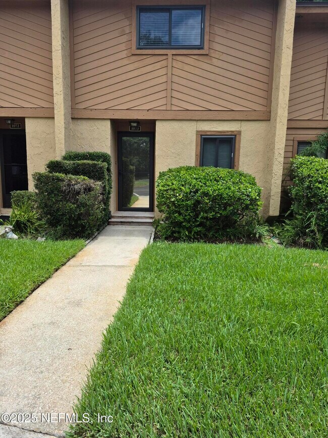 Building Photo - 85 Debarry Ave