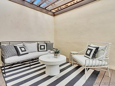 Building Photo - 8696 Villa La Jolla Dr