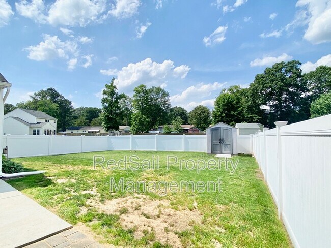 Building Photo - 642 Kelso Dr