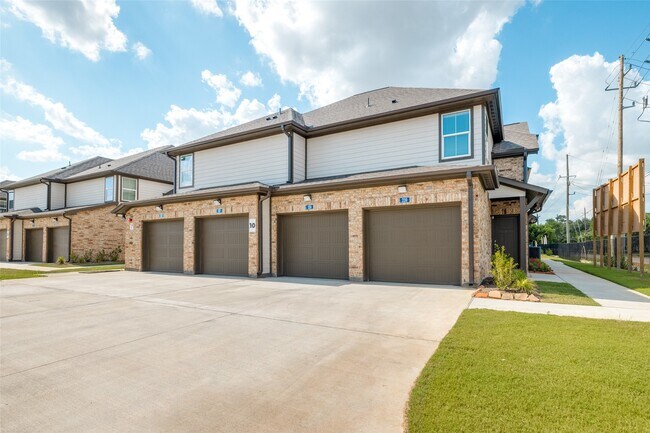 Building Photo - 137 Pk Pl Cir