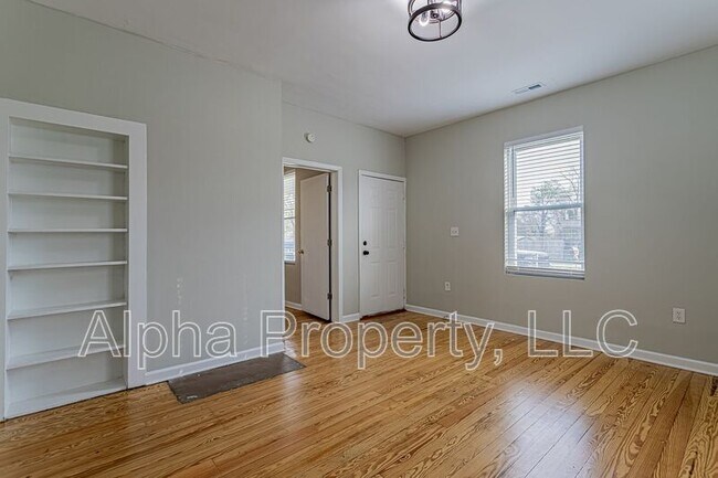 Building Photo - 10 Montana St