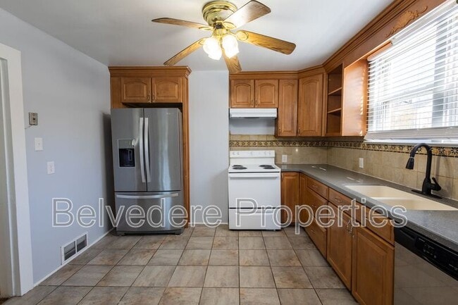 Building Photo - 1400 24th St NE