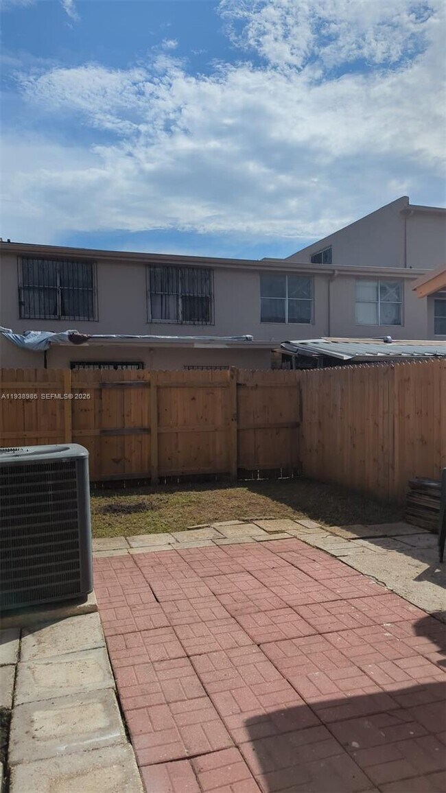 Building Photo - 1078 W 42nd Pl