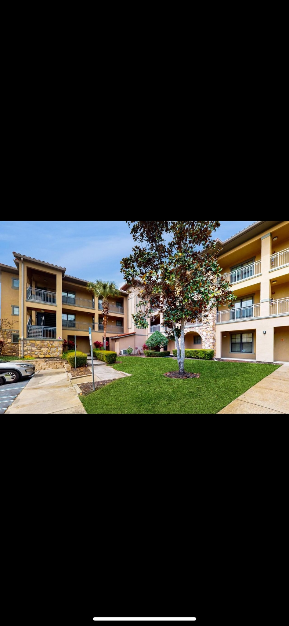 Building Photo - 901 Charo Pky