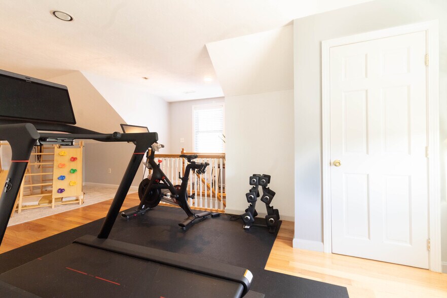 Upstairs bonus space - 221 Neponset Ave