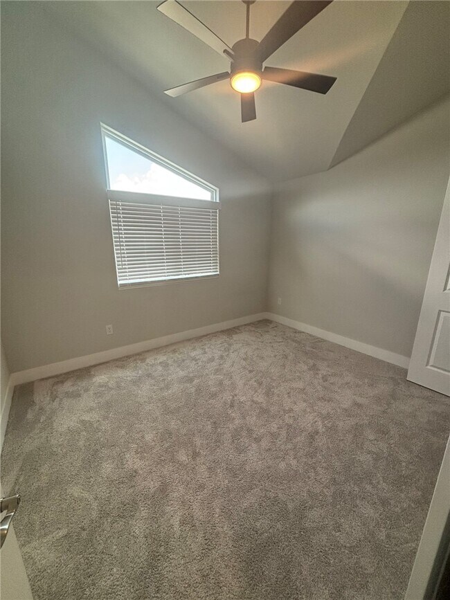Building Photo - 471 Azurite Rd