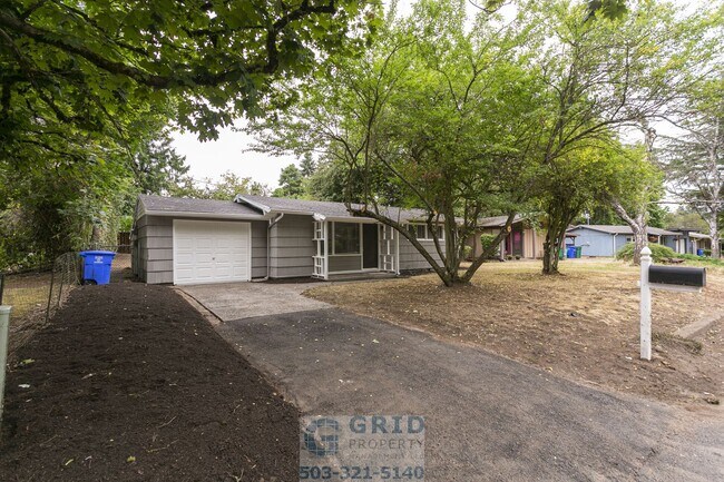 Building Photo - 2 Bedroom Home Available in Southeast Portland