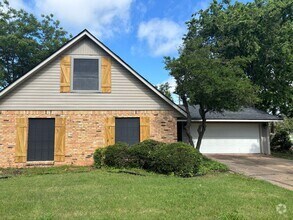 Building Photo - 4/2/2 Brick Home in Nice Sherman Neighborhood