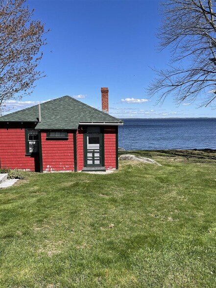 Building Photo - 747 Sebago Rd