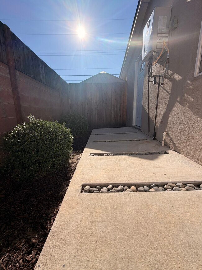 Building Photo - 7539 Royer Ave