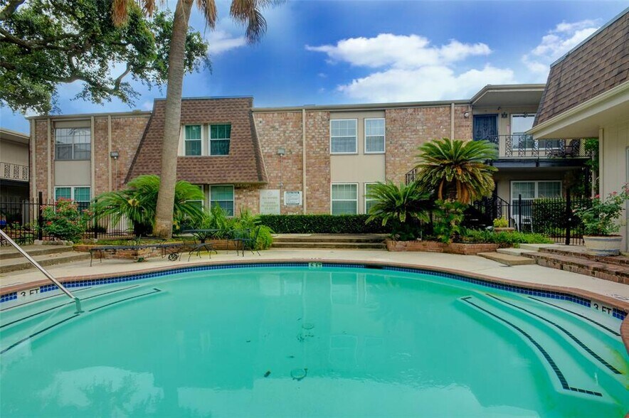 Building Photo - 5550 N Braeswood Blvd