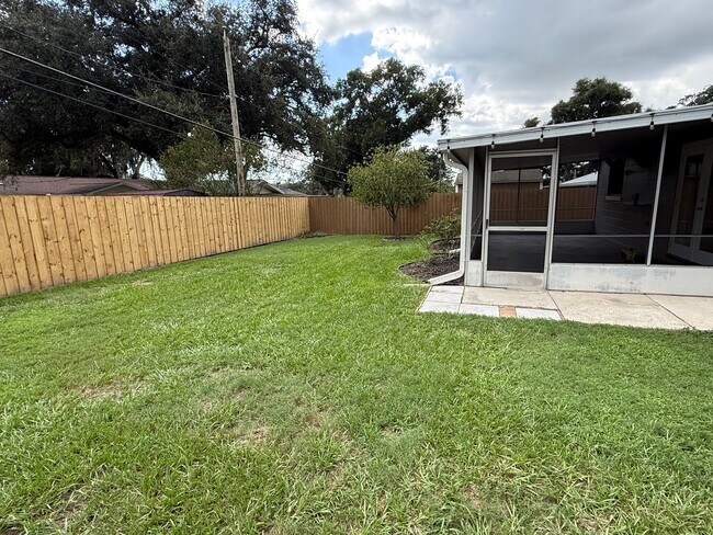 Building Photo - 620 Travis Cir