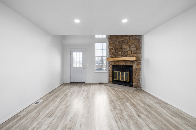 Building Photo - 3281 S Estes St