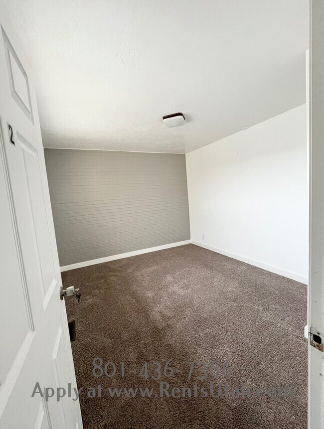 Building Photo - Provo Townhome