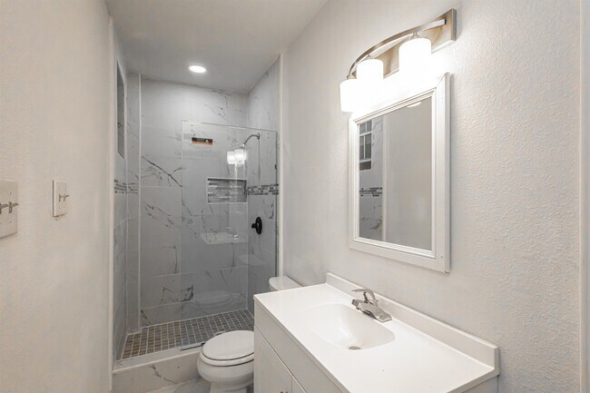 Building Photo - 1420 Corpus Christi St