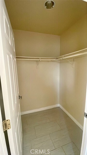 Building Photo - 1073 W 112th St