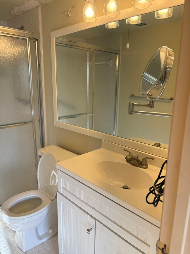 Building Photo - 503 Shady Pine Way