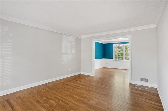 Building Photo - 632 Holt Rd NE