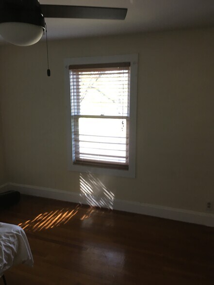 Another bedroom - 5687 Colonels Dr
