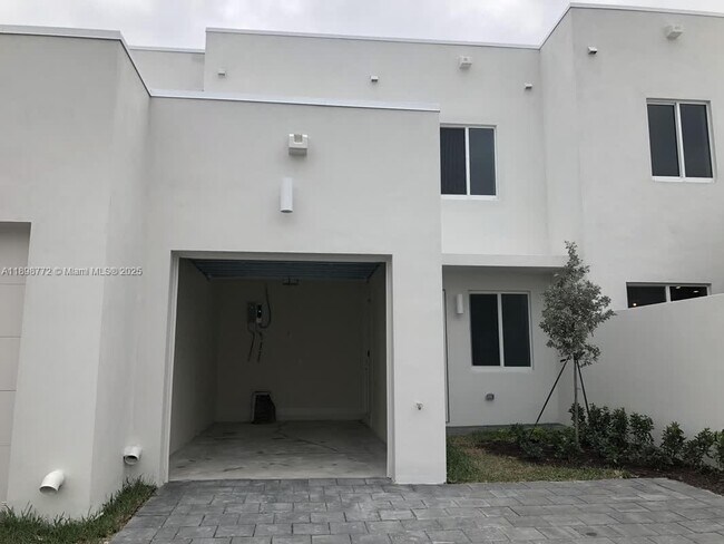 Building Photo - 10427 NW 66th St
