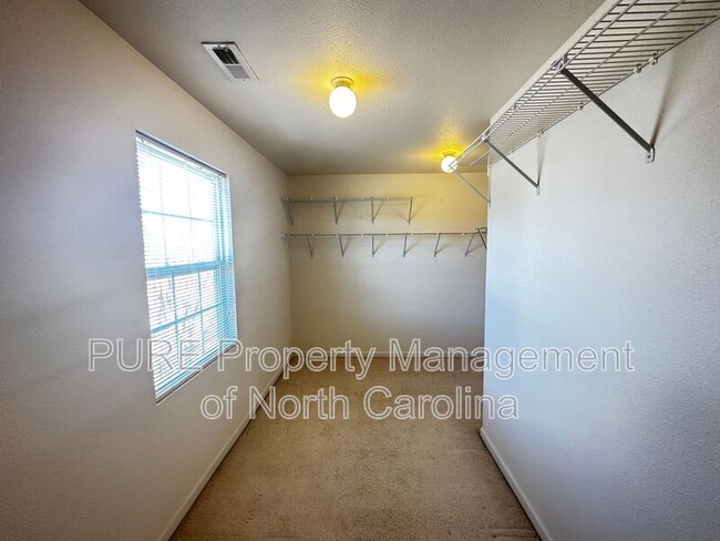 Building Photo - 723 Skywatch Ln
