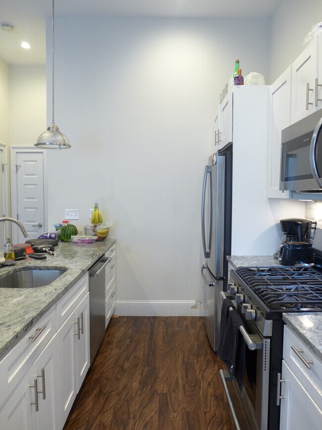 Building Photo - 1906 Washington St