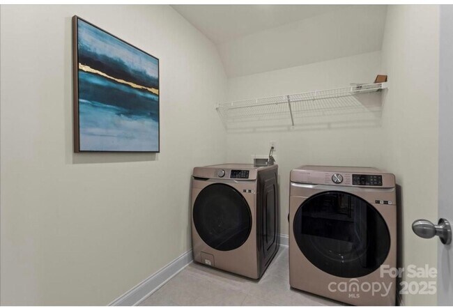 Building Photo - Beautiful 3-Bedroom Townhome in Harrisburg...