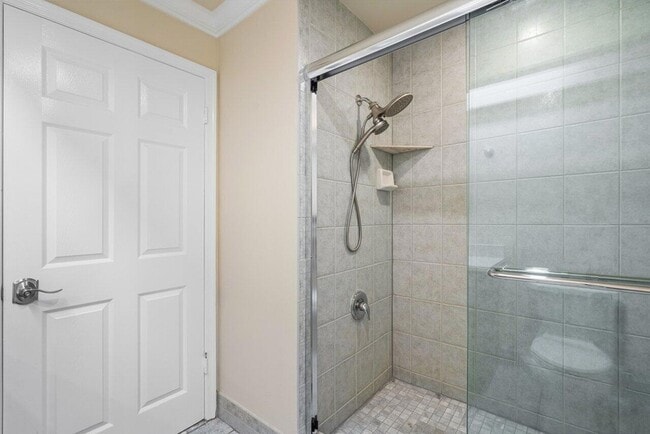 Building Photo - 11 Lexington Ln E