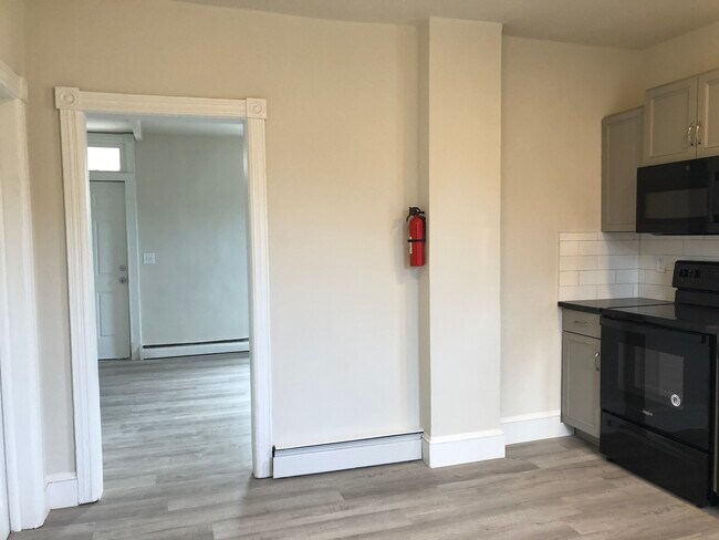 Building Photo - 705 Beech St