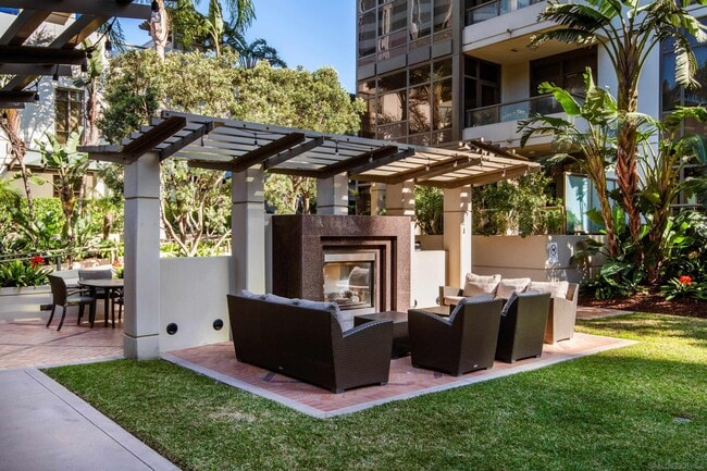 Building Photo - 700 W E St