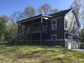Building Photo - Private 3/2 in Harrison Coming SOON! Must ...