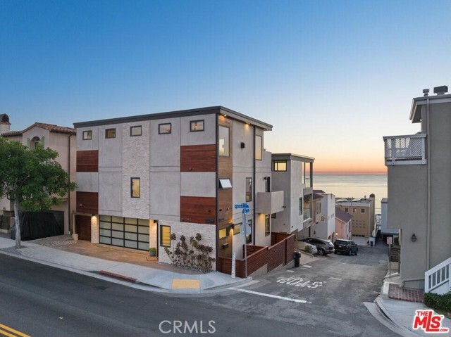 Building Photo - 232 30th Pl